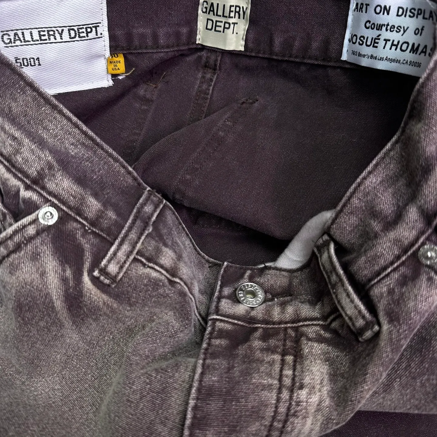 P250 GALLERY DEPT. & Croixin co-branded 2025 new splash-ink hand-painted splicing multi-pocket couple style loose washed micro-flared jeans 🔥High version🔥High version🔥 Top ceiling quality Styles with different washed textures are very friendly to people with thin legs and thick legs. The micro-flared version is very flattering. Moderate length that never goes out of style, easy to match with casually, basic styling for various styles, a must-have in the wardrobe! The fabric is stiff but also makes the upper body soft without losing texture. The washing process is even more perfect. It is a must-have item for everyone! ! ! Washed wheat, hang tag, pants label, three complete labels, color: brown, size: 28, 30, 32, 34, 36 (five sizes)